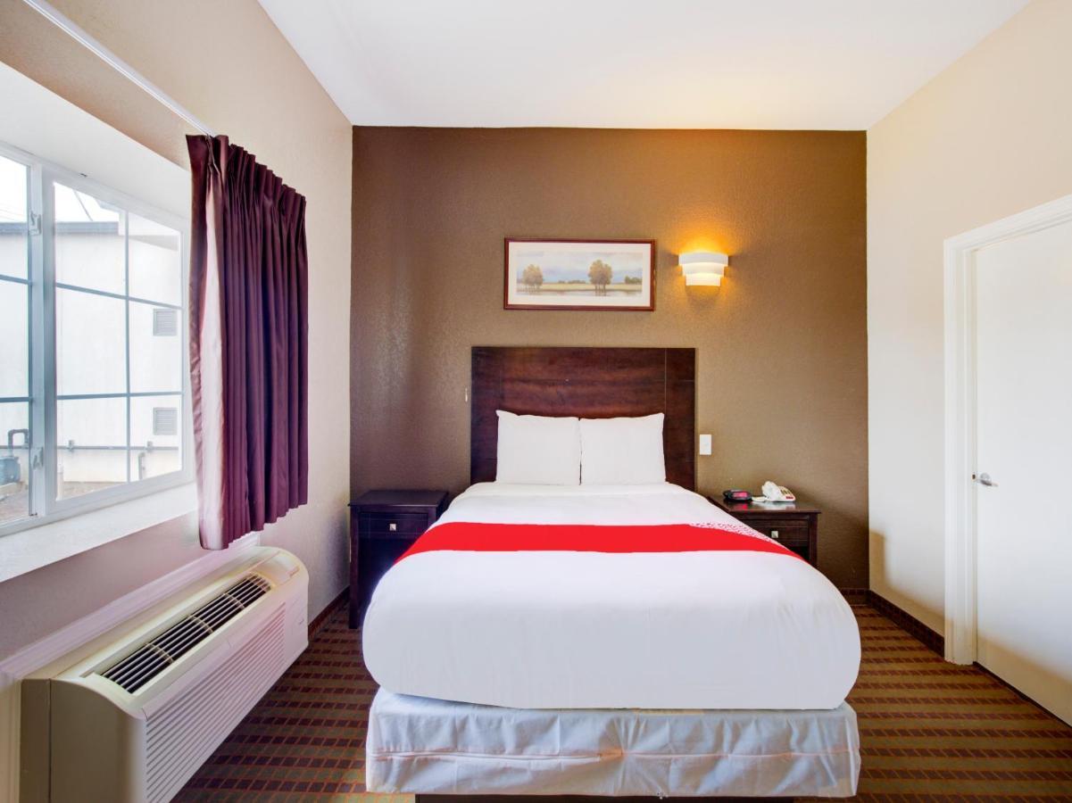 Hotel Dilley Grand 외부 사진