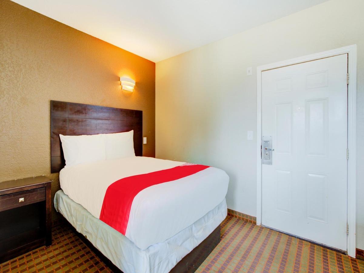 Hotel Dilley Grand 외부 사진