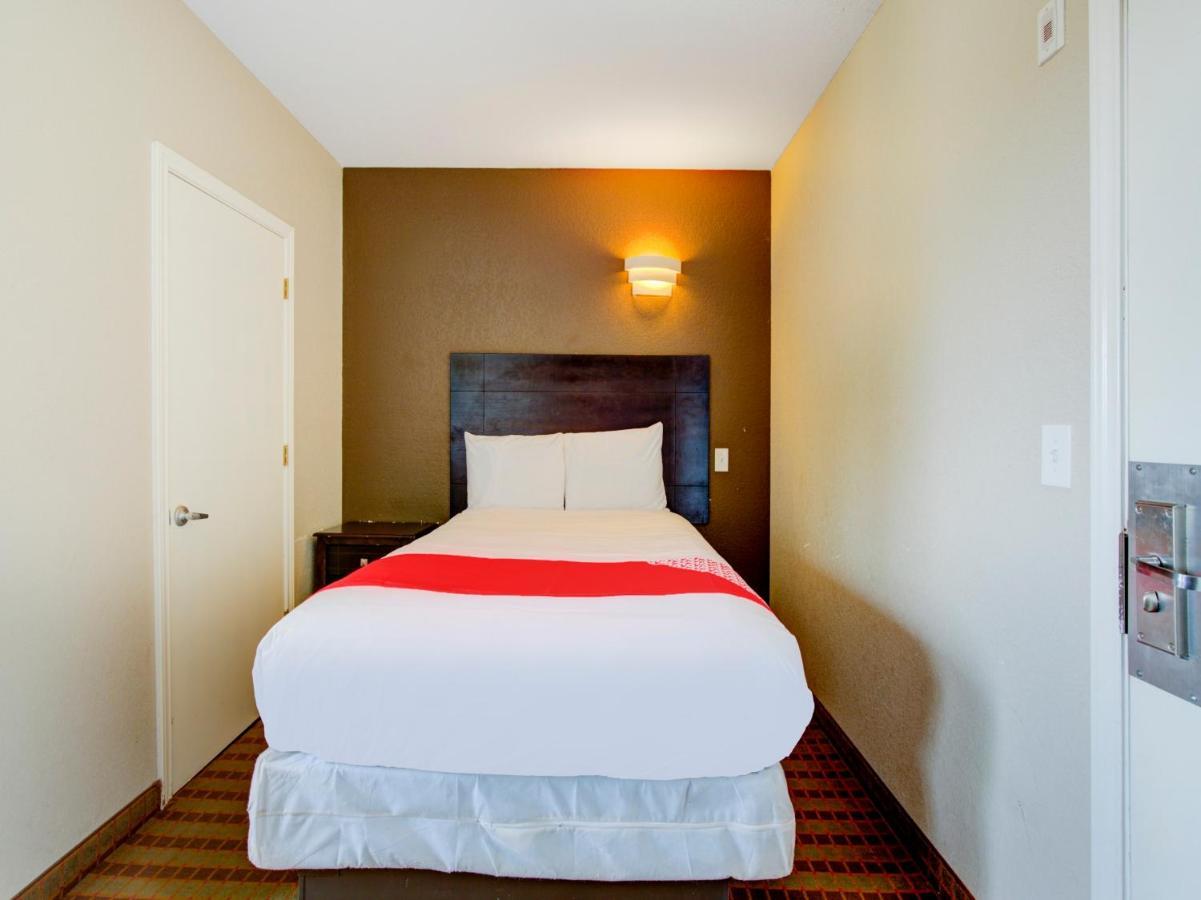 Hotel Dilley Grand 외부 사진