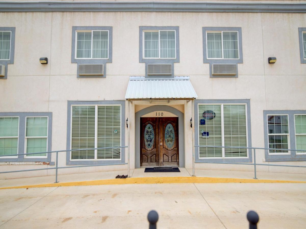 Hotel Dilley Grand 외부 사진