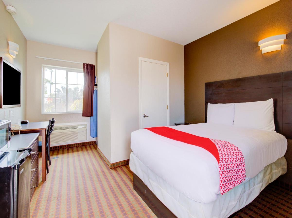 Hotel Dilley Grand 외부 사진