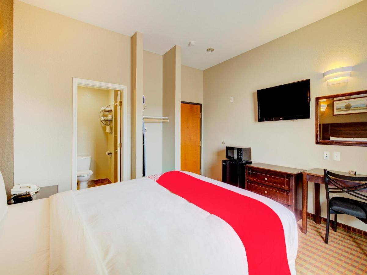 Hotel Dilley Grand 외부 사진