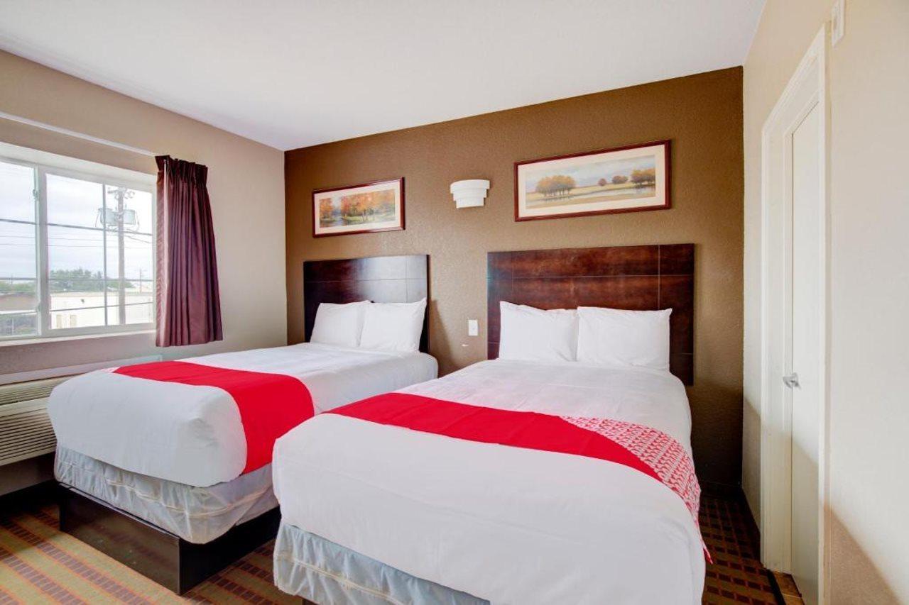 Hotel Dilley Grand 외부 사진