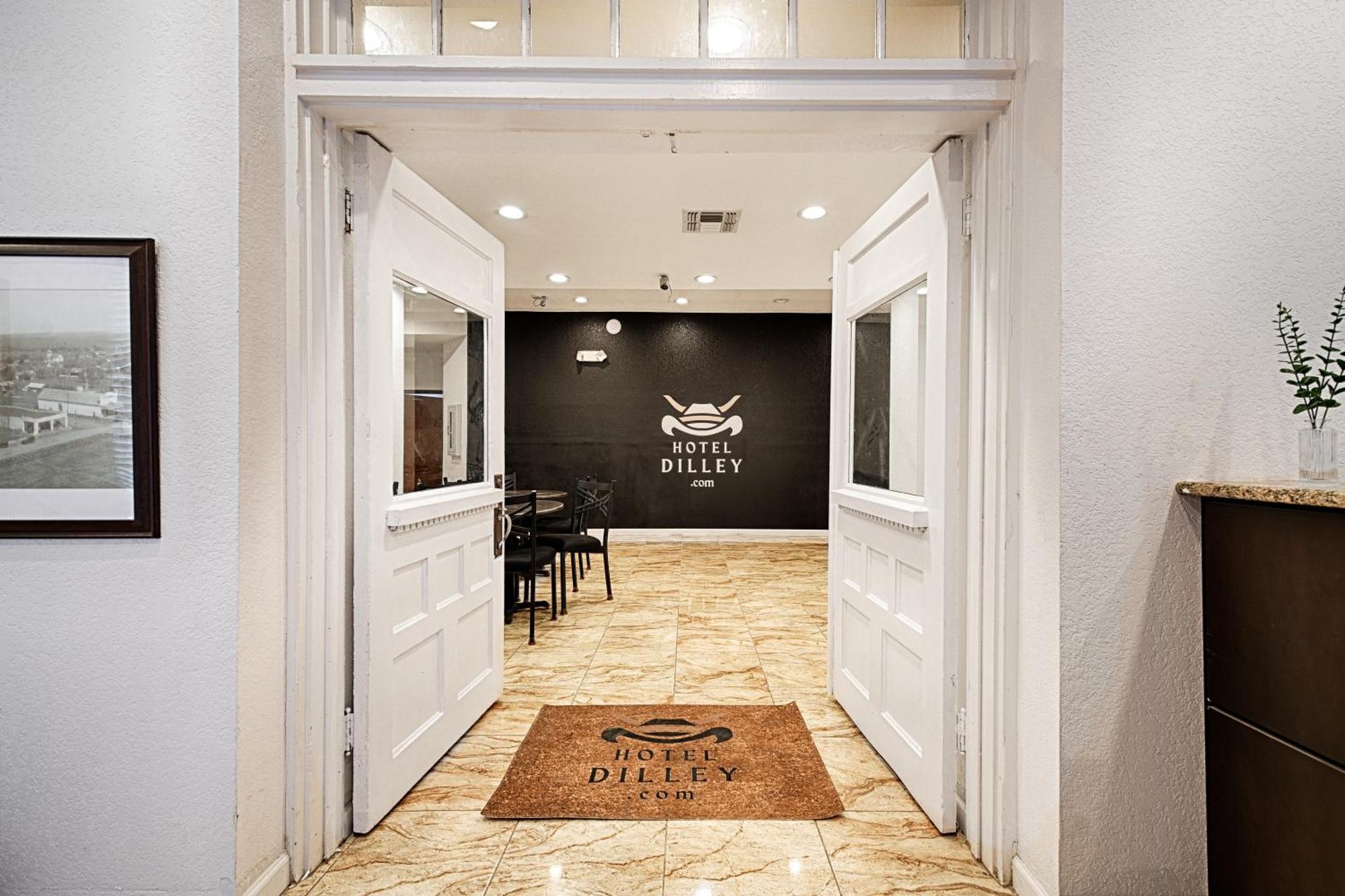 Hotel Dilley Grand 외부 사진