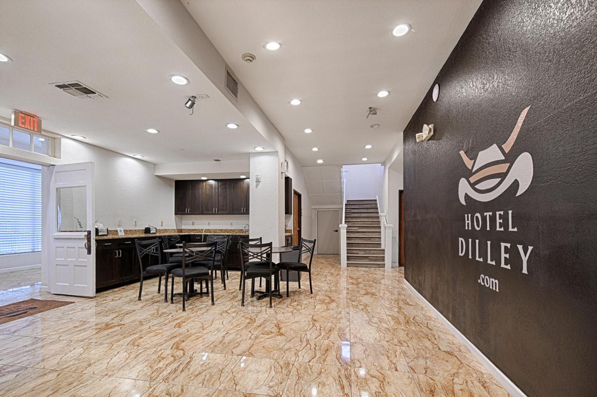 Hotel Dilley Grand 외부 사진