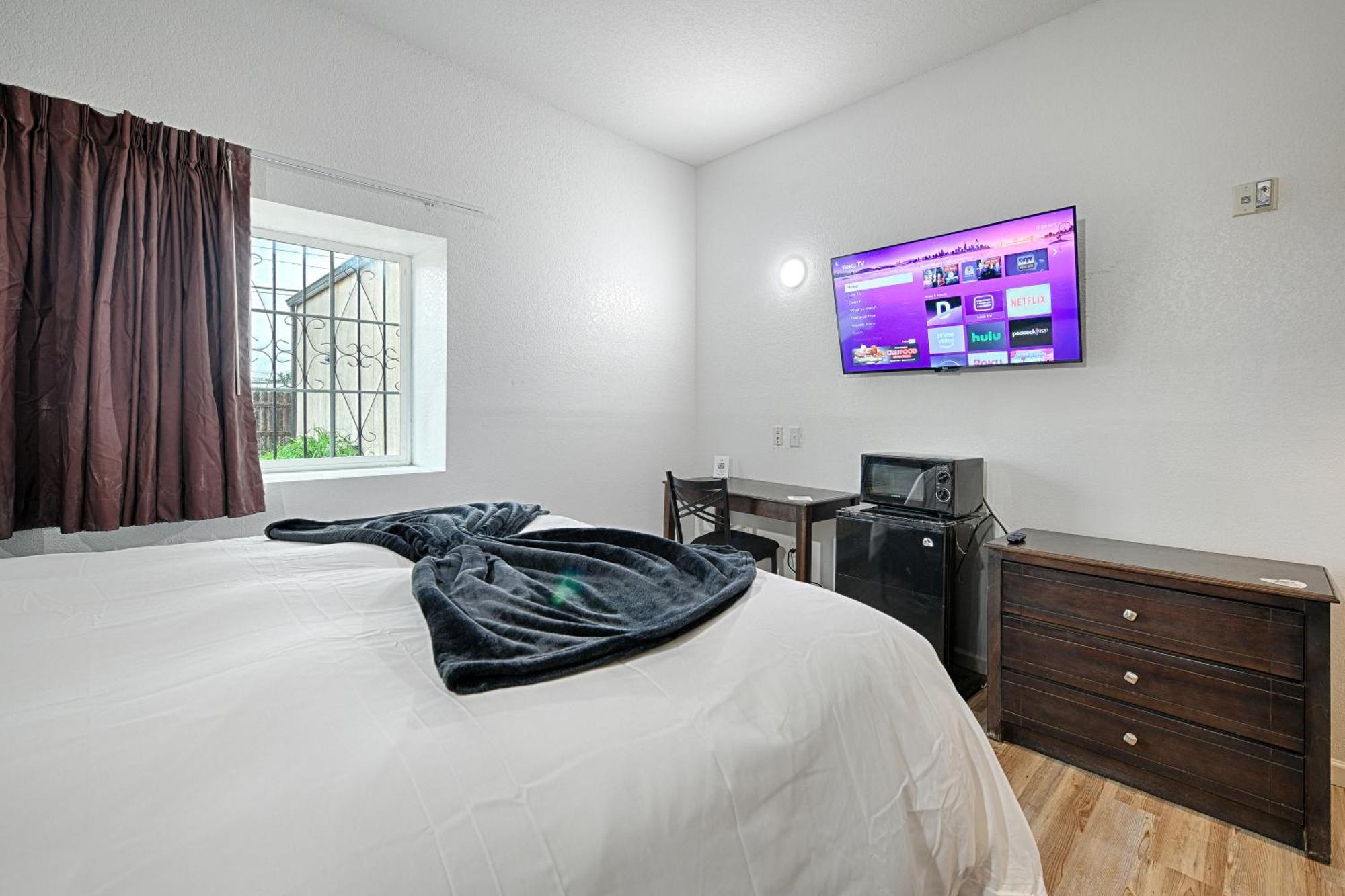 Hotel Dilley Grand 외부 사진
