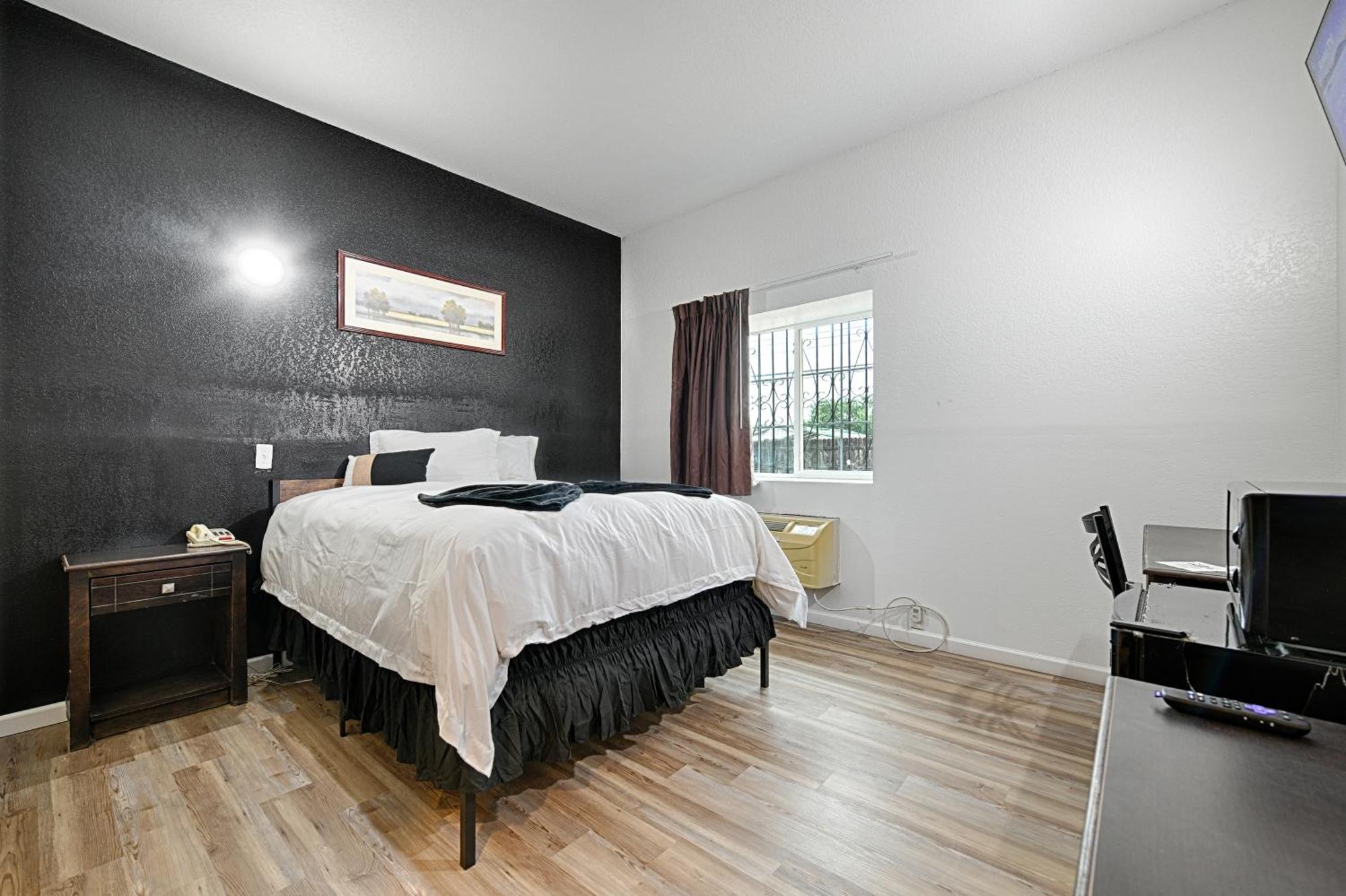 Hotel Dilley Grand 외부 사진