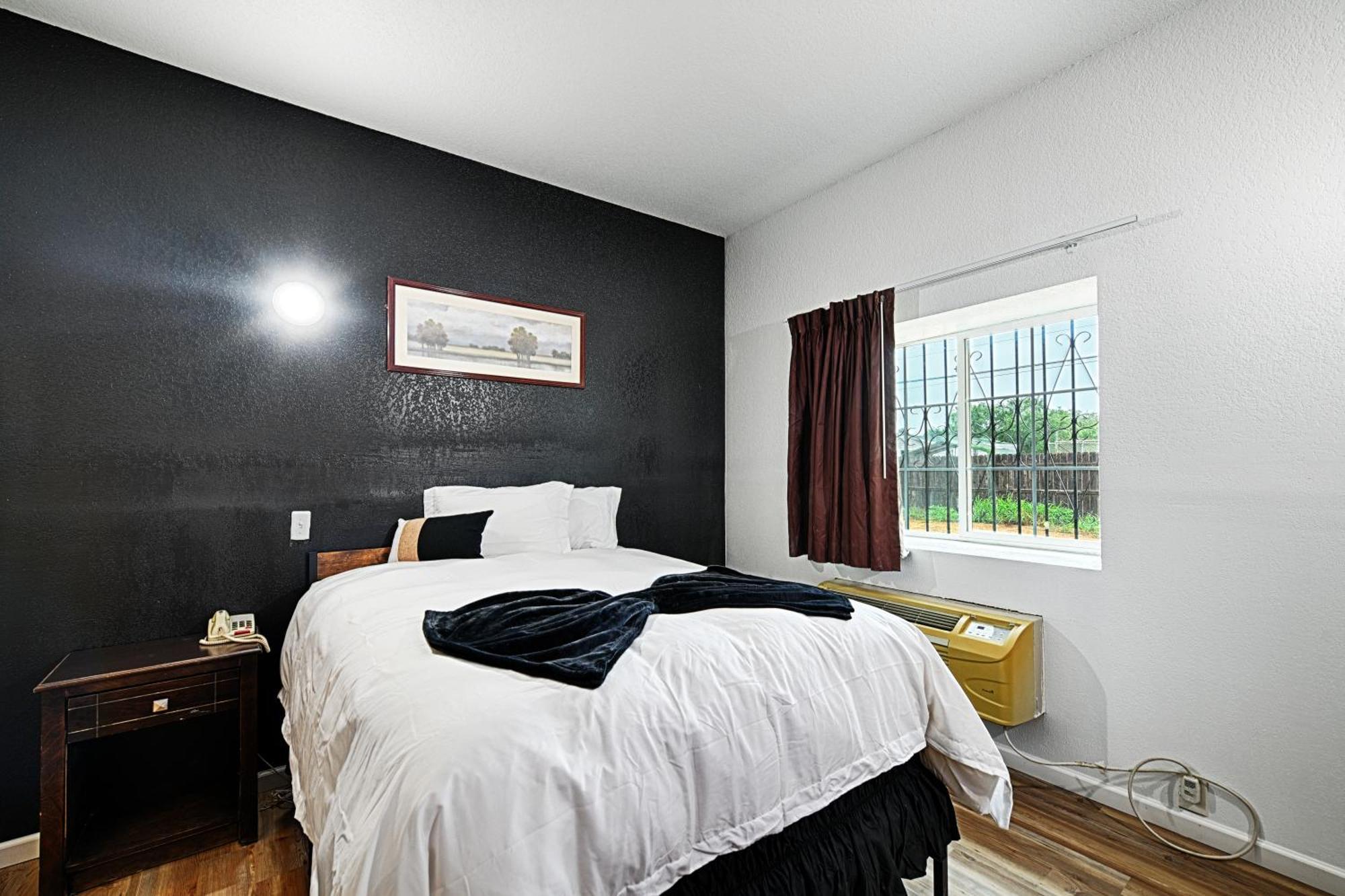 Hotel Dilley Grand 외부 사진