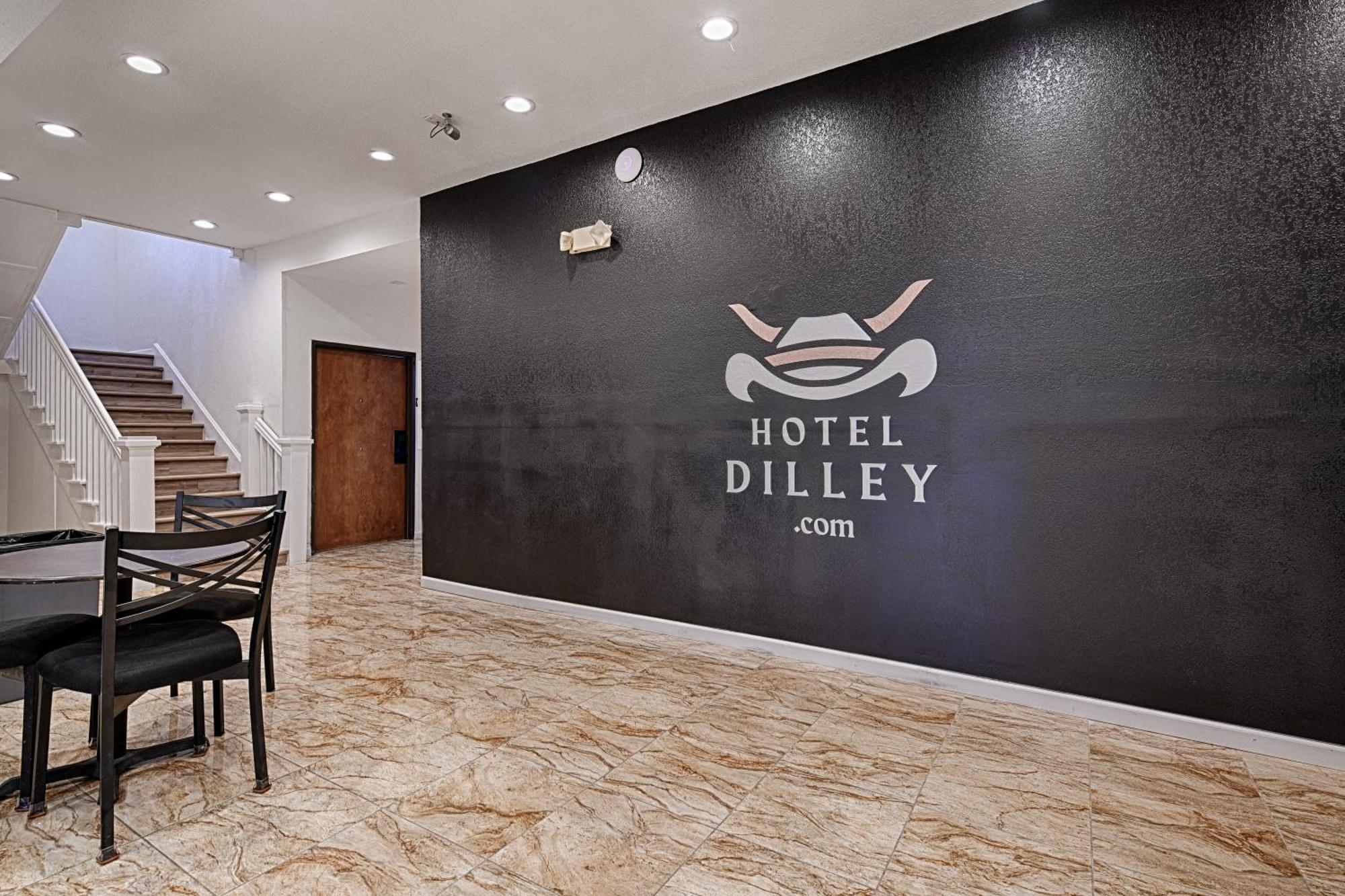 Hotel Dilley Grand 외부 사진