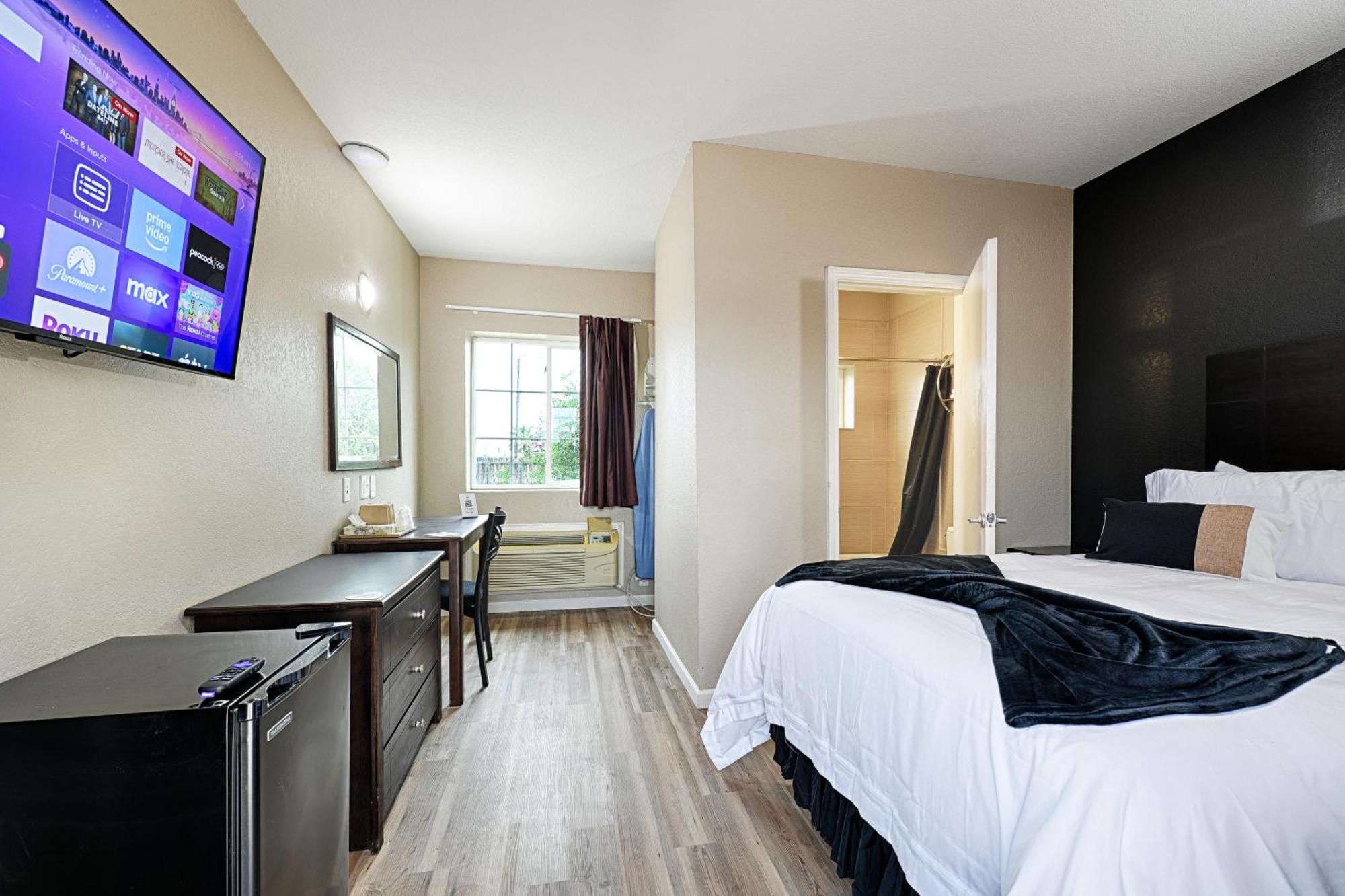 Hotel Dilley Grand 외부 사진