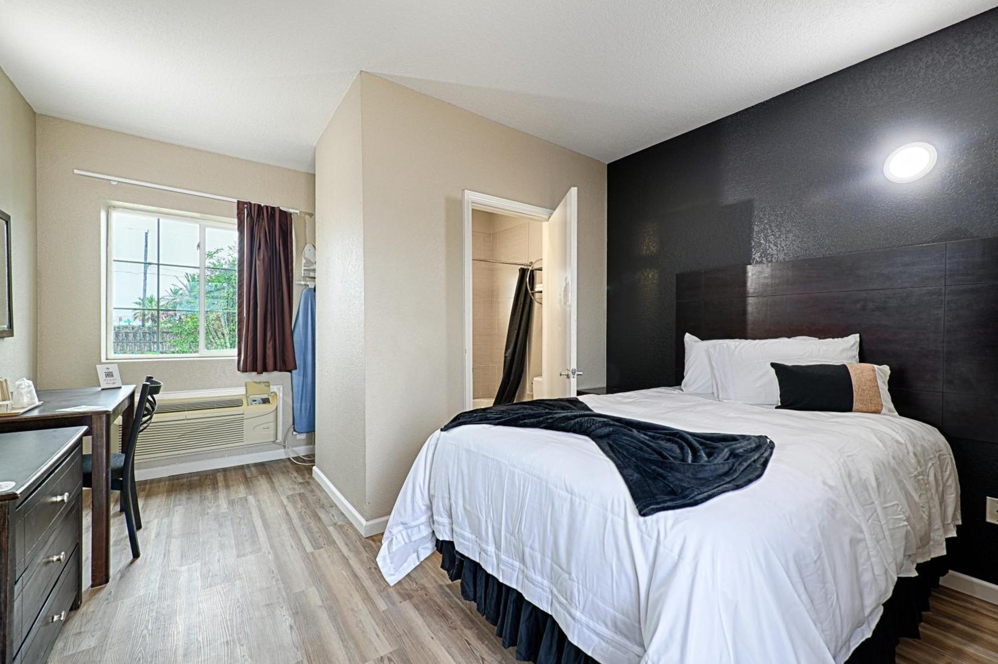 Hotel Dilley Grand 외부 사진